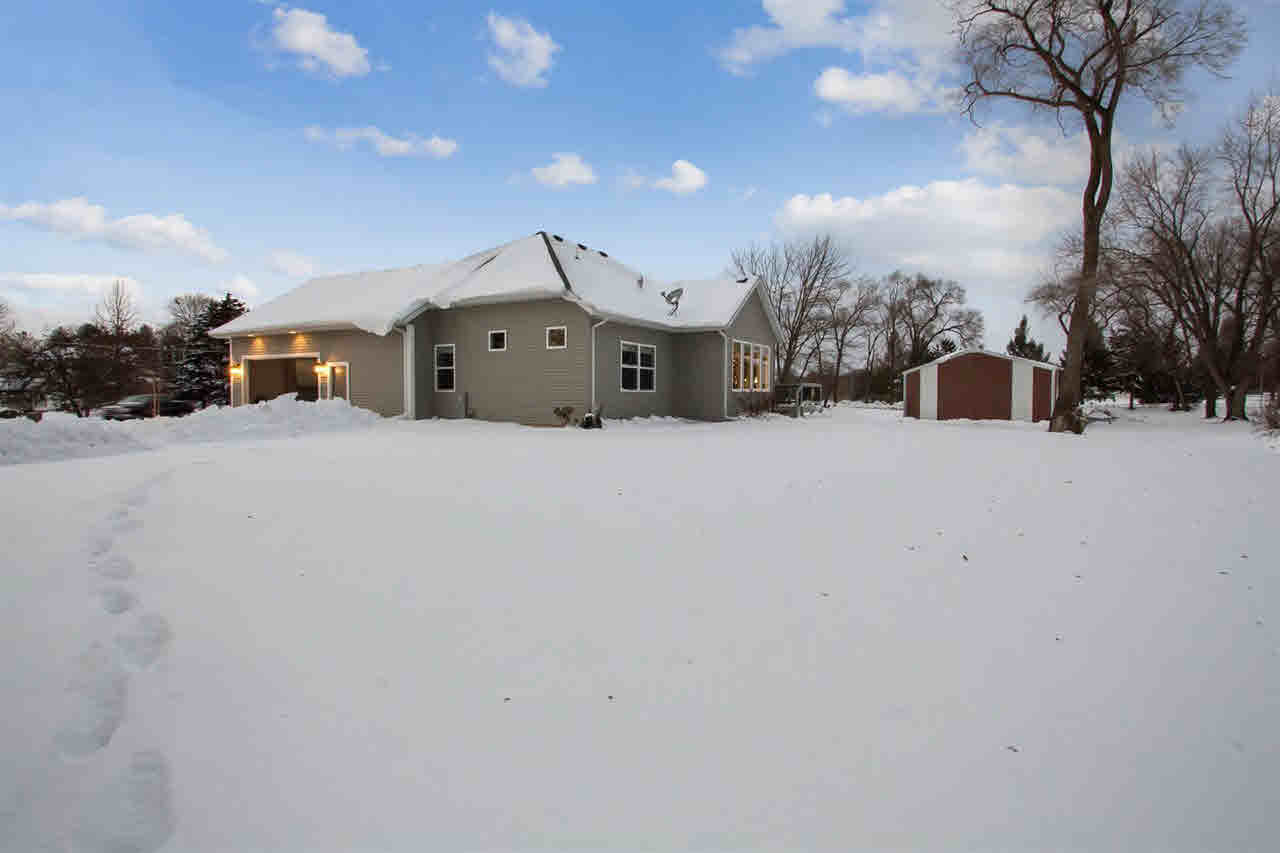 3745 Moencks Road Bettendorf, IA 52722 - Photo 20 of 22 Gallery Image 20
