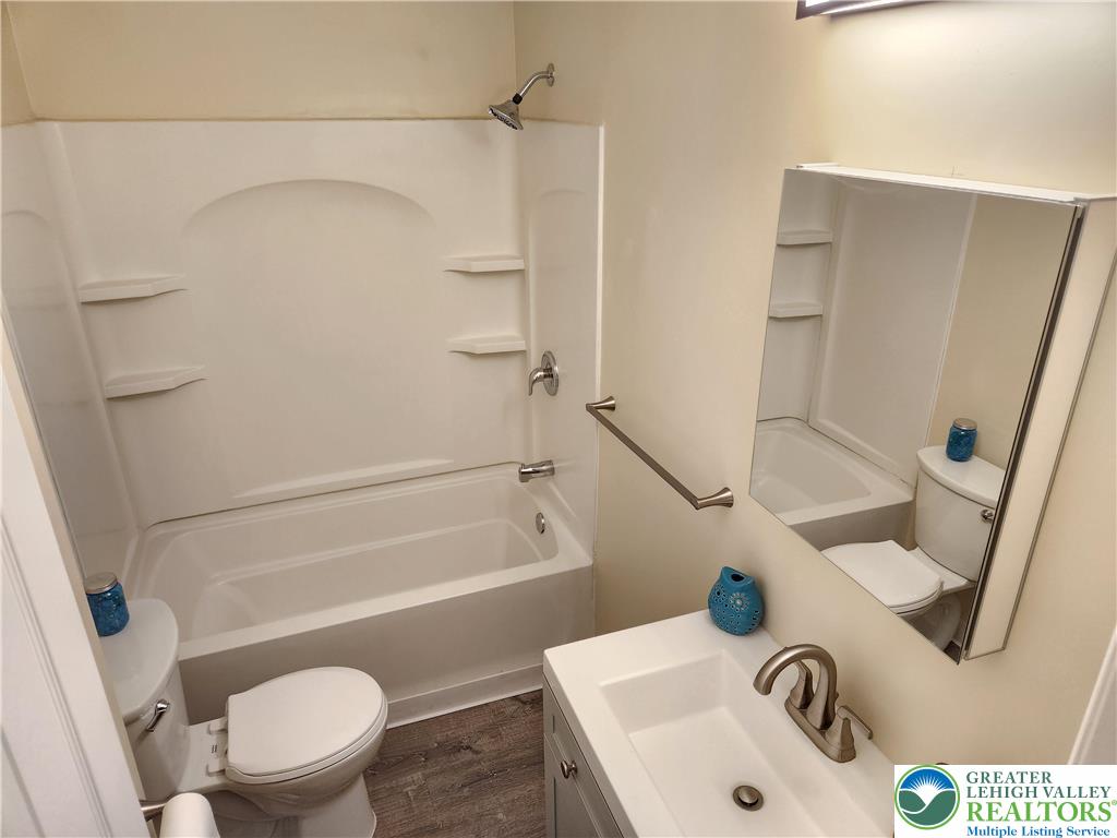 1040 Spring Garden Street Allentown, PA 18102 - Photo 5 of 18