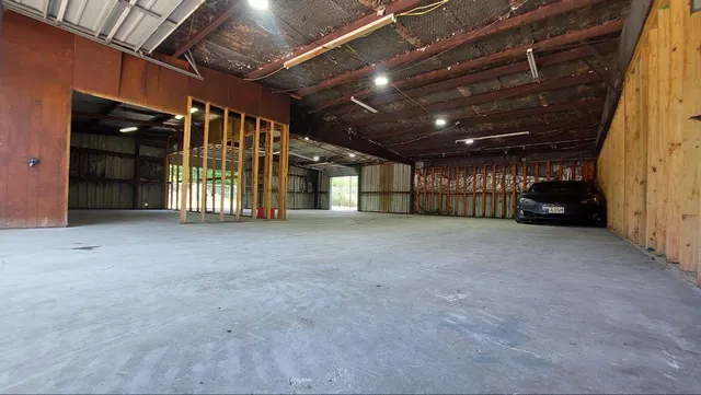 $2,400 | 610 New York Street, Navasota, TX 77868