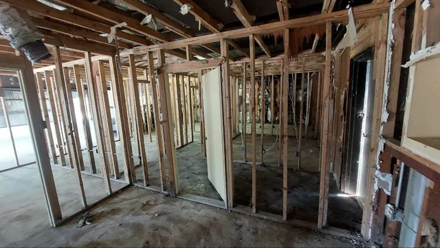 $2,400 | 610 New York Street, Navasota, TX 77868