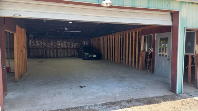 $2,400 | 610 New York Street, Navasota, TX 77868