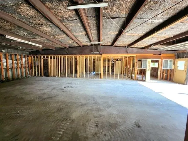 $2,400 | 610 New York Street, Navasota, TX 77868