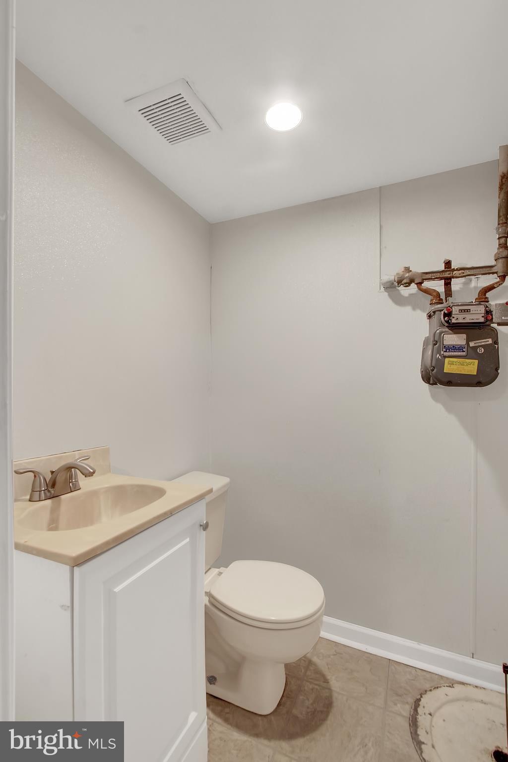5678 Leiden Road Baltimore, MD 21206 - Photo 19 of 26 Powder Room in lower level