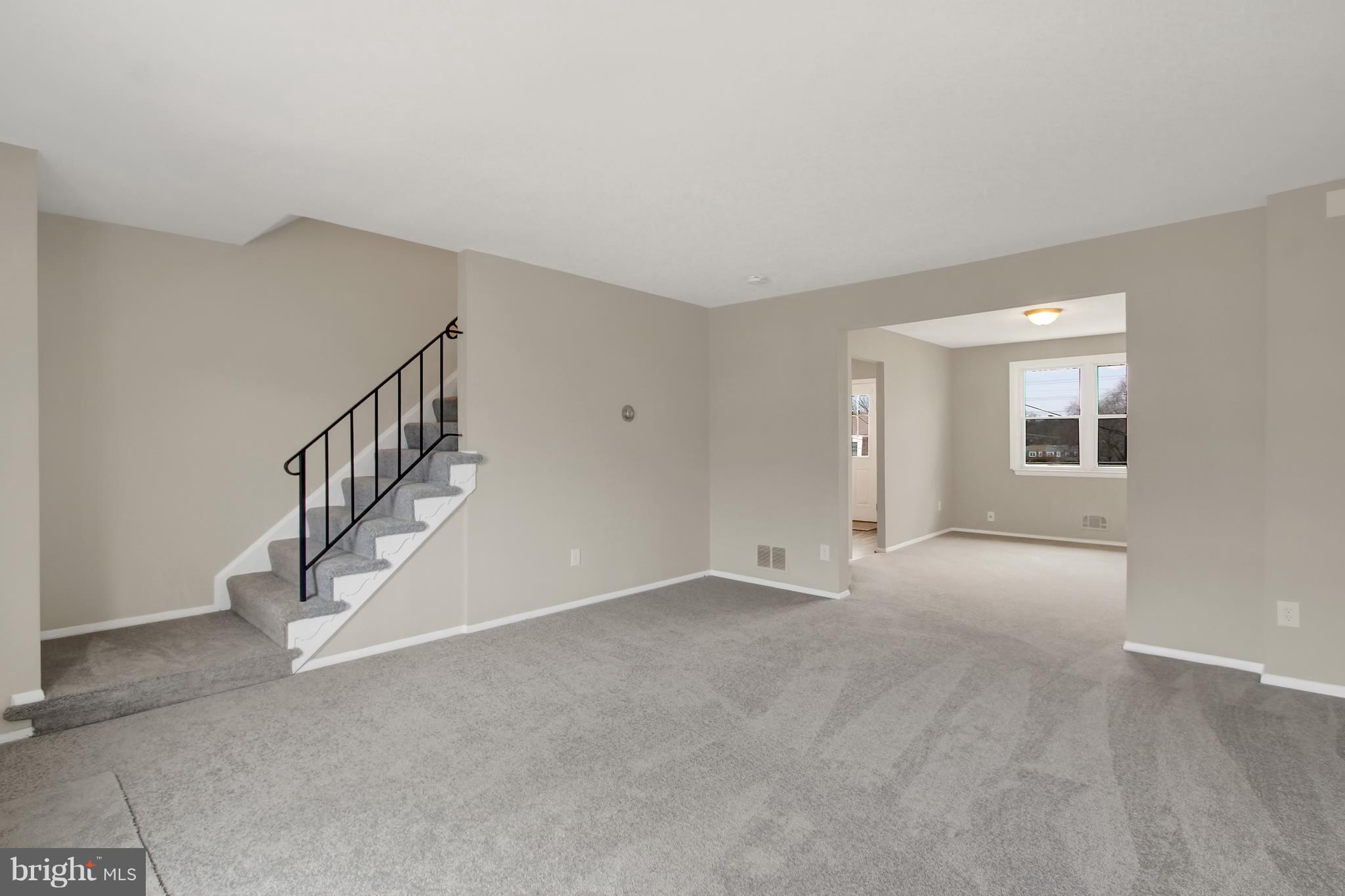 5678 Leiden Road Baltimore, MD 21206 - Photo 3 of 26 Living Room