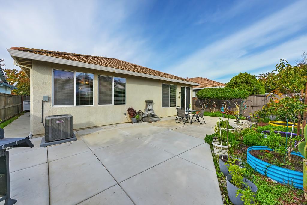 250 Pelican Bay Circle Sacramento, CA 95835 - Photo 56 of 71 a view of a house with backyard and sitting area