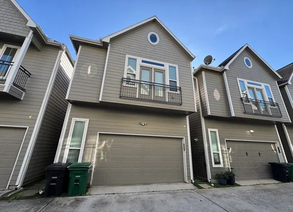 $2,725 | 902 West 20th Street, Unit C, Houston, TX 77008