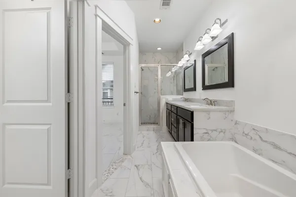 $2,725 | 902 West 20th Street, Unit C, Houston, TX 77008