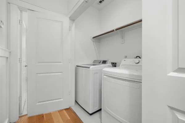$2,725 | 902 West 20th Street, Unit C, Houston, TX 77008