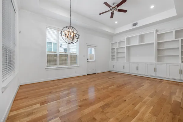 $2,725 | 902 West 20th Street, Unit C, Houston, TX 77008