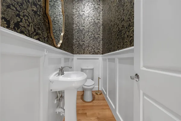 $2,725 | 902 West 20th Street, Unit C, Houston, TX 77008