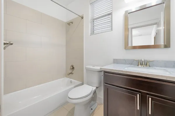 $2,725 | 902 West 20th Street, Unit C, Houston, TX 77008