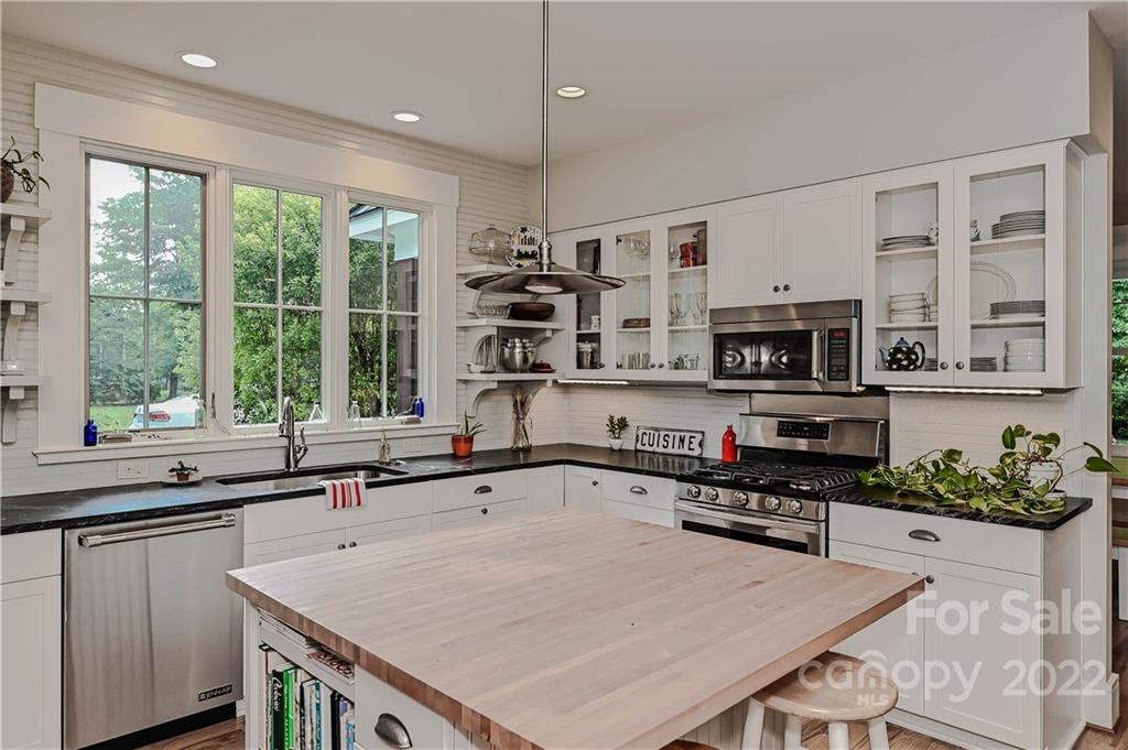415 Goodrum Street Davidson, NC 28036 - Photo 8 of 27 Gallery Image 8
