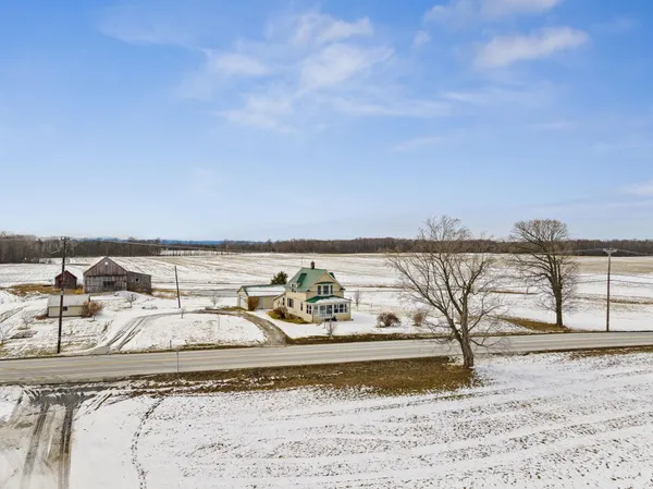 $399,000 | 247 Highway 2, Grand Isle, VT 05458