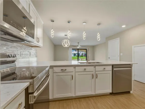 $3,000 | 6011 Woods Edge Circle, Unit 6011, Palm Beach Gardens, FL 33410