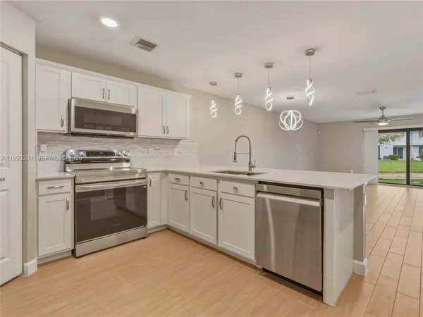 $3,000 | 6011 Woods Edge Circle, Unit 6011, Palm Beach Gardens, FL 33410