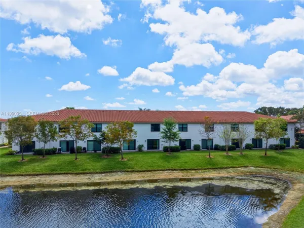 $3,000 | 6011 Woods Edge Circle, Unit 6011, Palm Beach Gardens, FL 33410