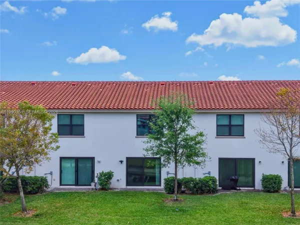 $3,000 | 6011 Woods Edge Circle, Unit 6011, Palm Beach Gardens, FL 33410