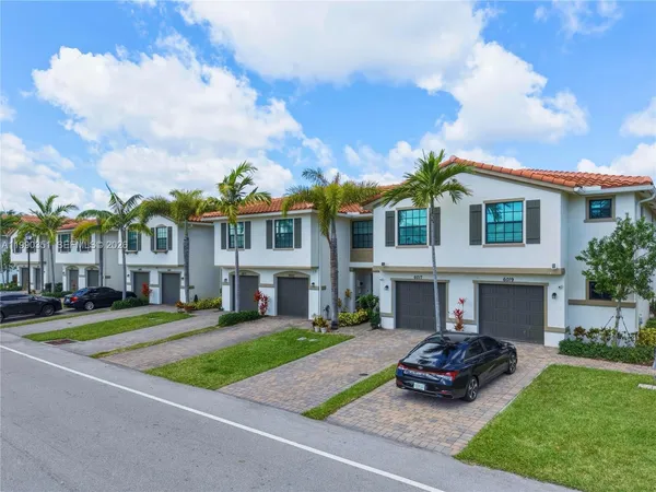 $3,000 | 6011 Woods Edge Circle, Unit 6011, Palm Beach Gardens, FL 33410
