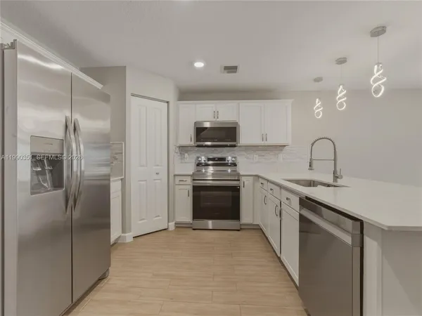 $3,000 | 6011 Woods Edge Circle, Unit 6011, Palm Beach Gardens, FL 33410