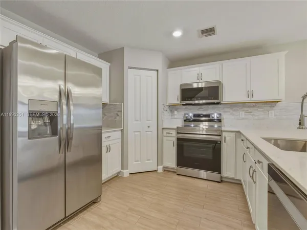 $3,000 | 6011 Woods Edge Circle, Unit 6011, Palm Beach Gardens, FL 33410