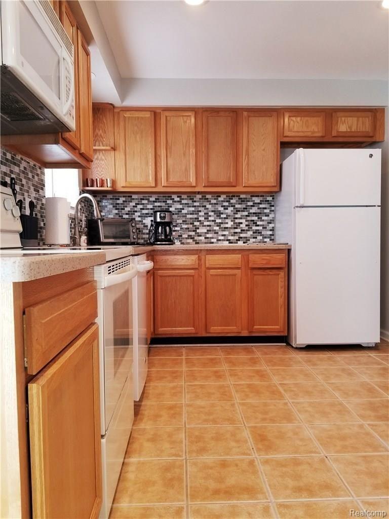4895 Clarkston Road Clarkston, MI 48348 - Photo 8 of 18 Kitchen
