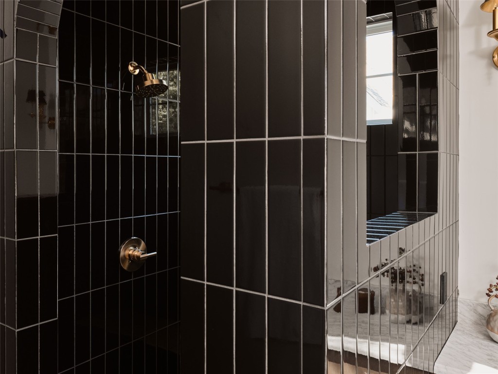 610 Allen Street, Unit 1 Austin, TX 78702 - Photo 19 of 32 Full bathroom with tiled shower