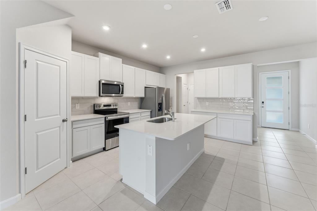 3264 Timber Xing Avenue Brandon, FL 33511 - Photo 6 of 35