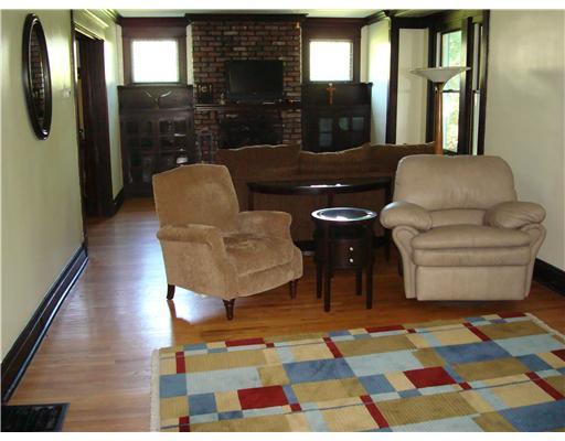 100 Noblestown Road Carnegie, PA 15106 - Photo 5 of 18 Living Room.