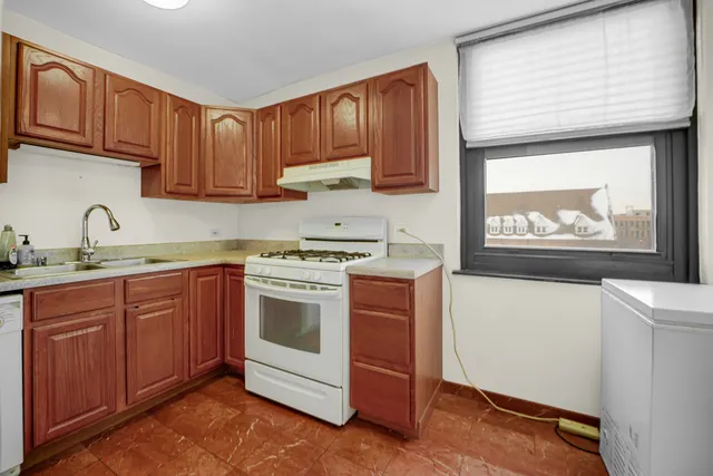 $169,900 | 2605 South Indiana Avenue, Unit 402, Chicago, IL 60616