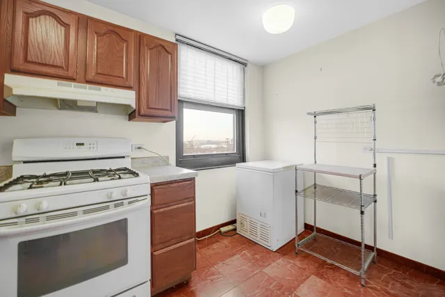 $169,900 | 2605 South Indiana Avenue, Unit 402, Chicago, IL 60616
