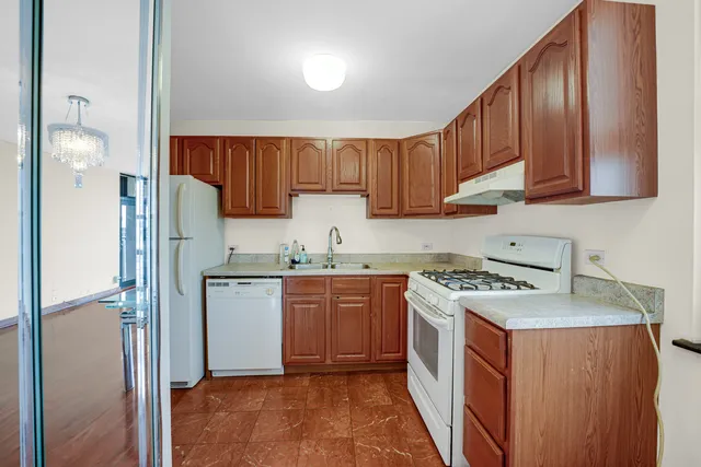 $169,900 | 2605 South Indiana Avenue, Unit 402, Chicago, IL 60616