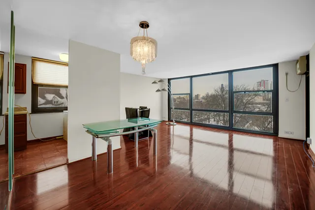 $169,900 | 2605 South Indiana Avenue, Unit 402, Chicago, IL 60616