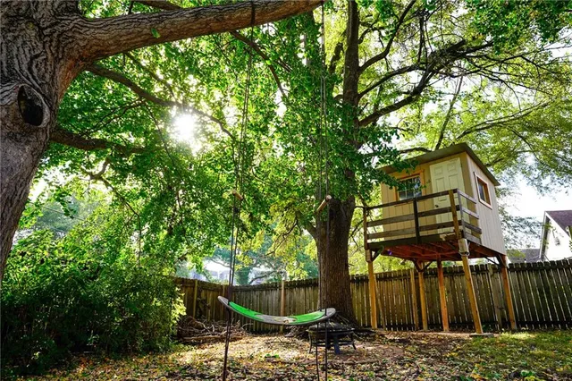 $349,000 | 6501 Charlotte Street, Kansas City, MO 64131