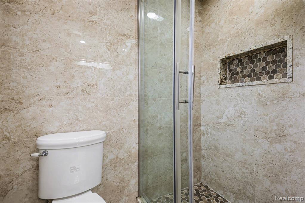 5040 Patrick Road West Bloomfield, MI 48322 - Photo 14 of 30 Gallery Image 14