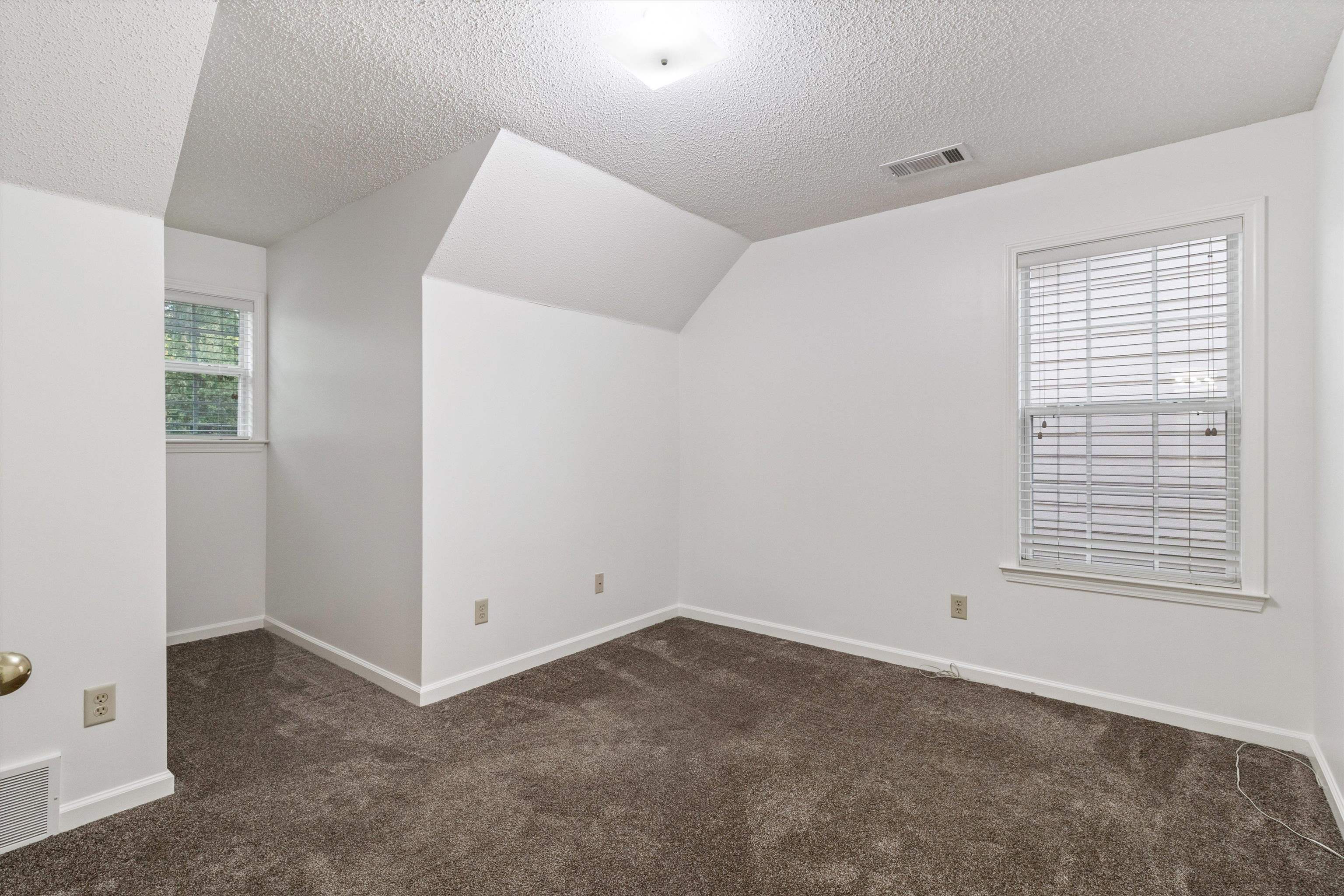 1262 South Collierville Arlington Road Collierville, TN 38017 - Photo 19 of 26 an empty room with windows