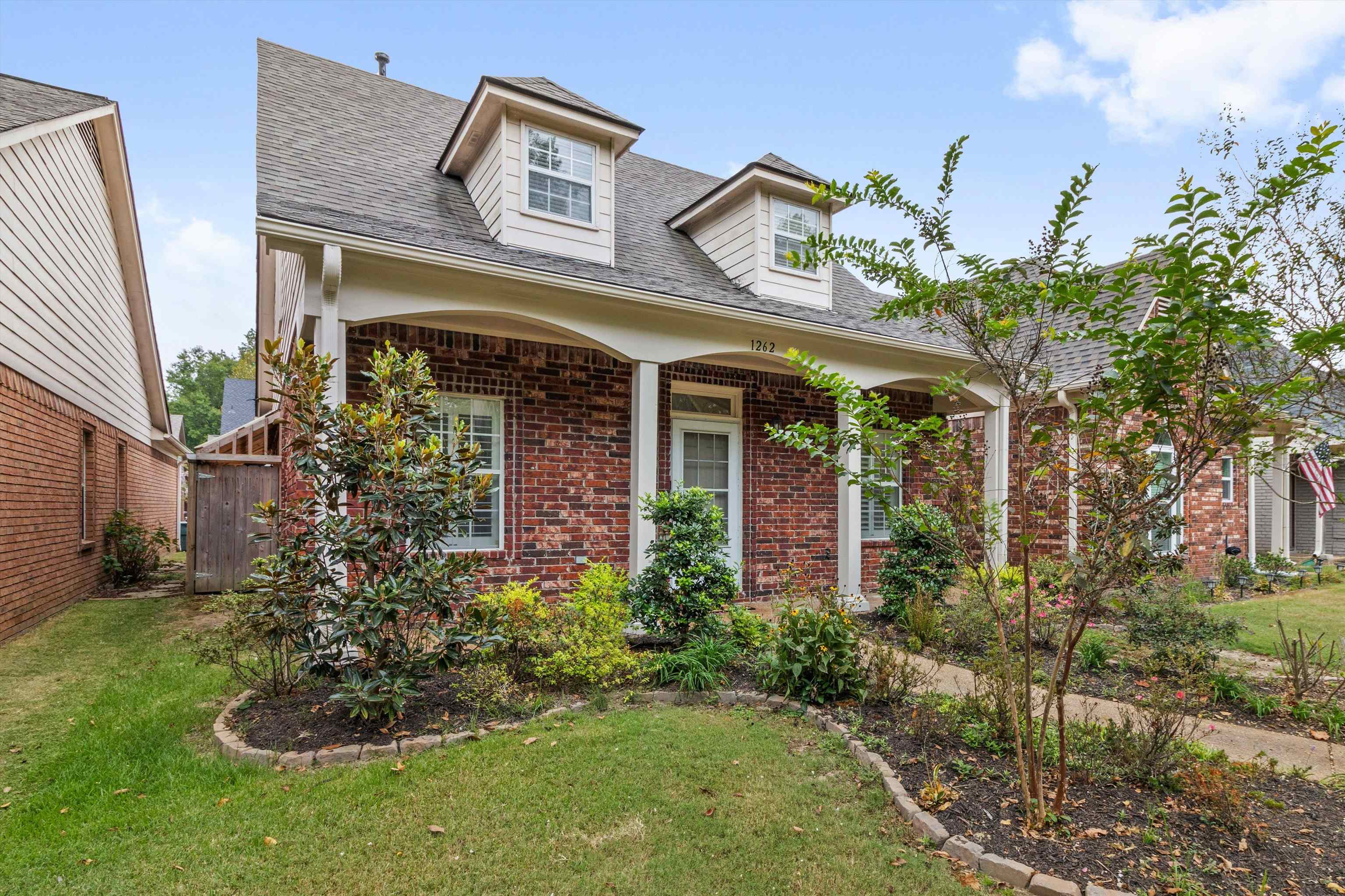 1262 South Collierville Arlington Road Collierville, TN 38017 - Photo 2 of 26 front view of a house with a yard