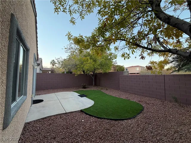 $1,950 | 10616 Calico Pines Avenue, Las Vegas, NV 89135