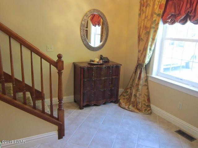 118 Perch Road Lackawaxen, PA 18435 - Photo 7 of 29 6 FOYER