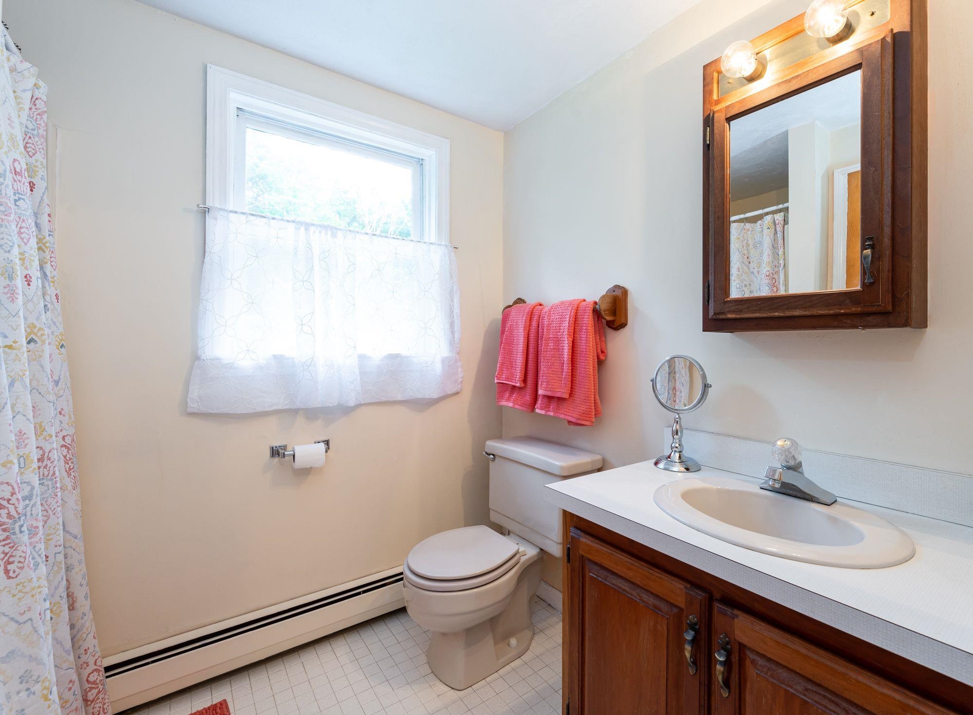 138 Kendall Pond Road Windham, NH 03087 - Photo 21 of 37