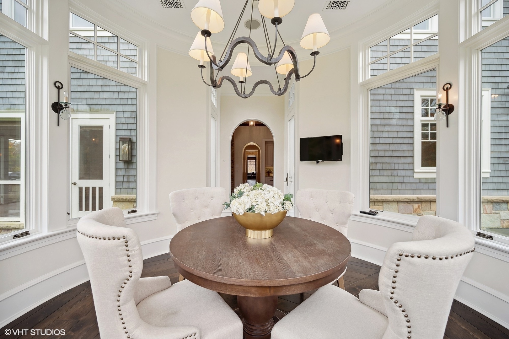 931 Sunset Road Winnetka, IL 60093 - Photo 18 of 42 a dining room with furniture and window