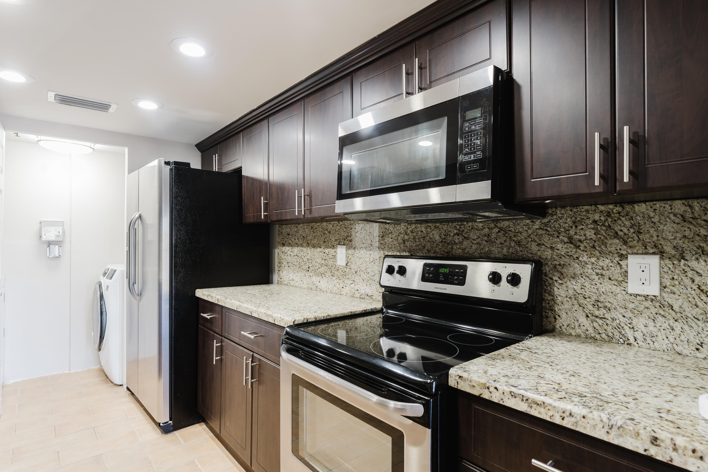 859 Jeffery Street, Unit 208 Boca Raton, FL 33487 - Photo 20 of 39 a kitchen with a stove microwave and refrigerator