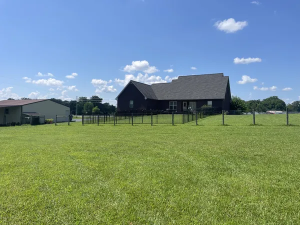 a view of a house with a backyard