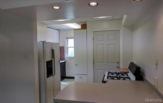 8472 Colgate Street, Unit 1 Oak Park, MI 48237 - Photo 3 of 9