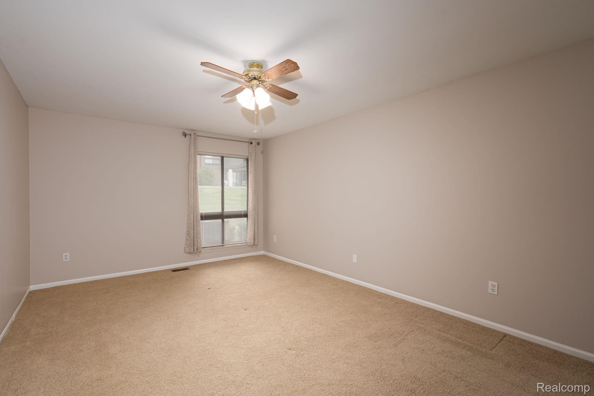 936 Wexford Way Rochester, MI 48307 - Photo 28 of 35 30-web-or-mls-interiors 23.jpg