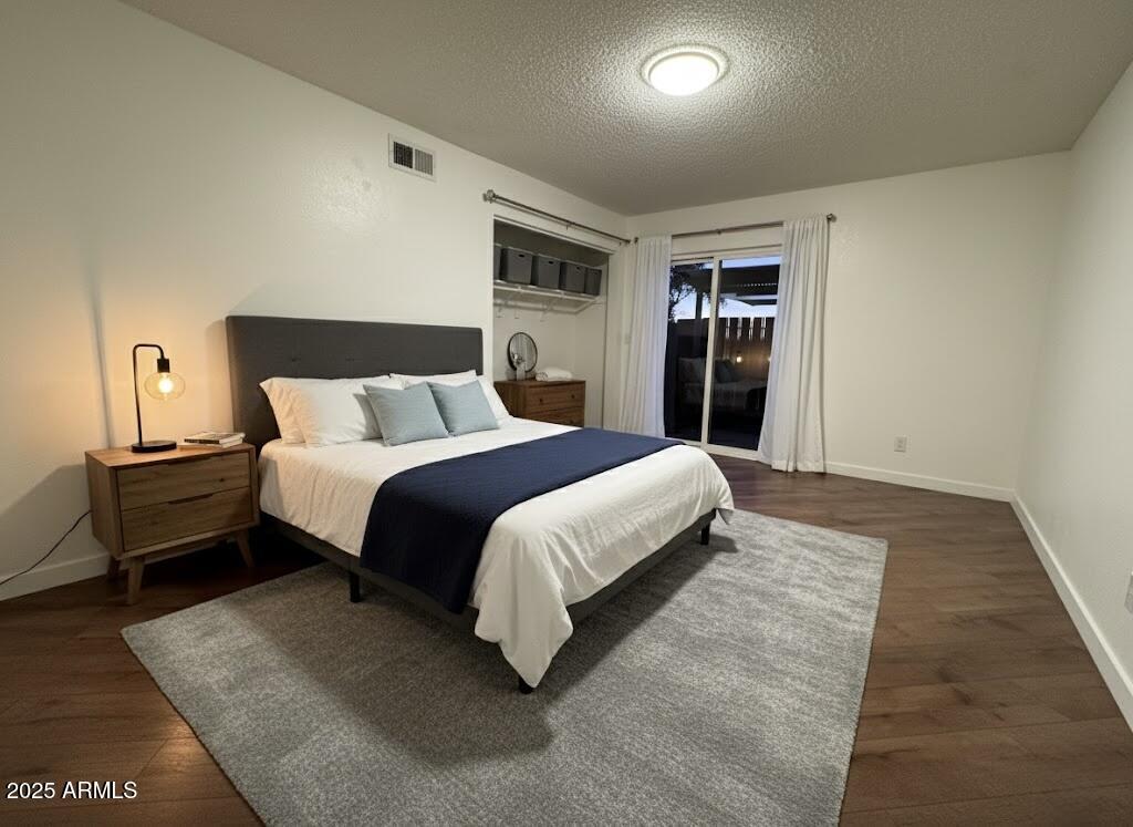 10215 North 8th Avenue, Unit 1 Phoenix, AZ 85021 - Photo 7 of 21 a bedroom with a large bed and a window