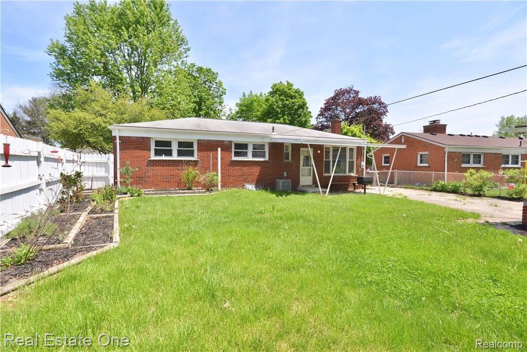 36762 Greenbush Road Wayne, MI 48184 - Photo 16 of 21 fullsizeoutput_23f7.jpeg