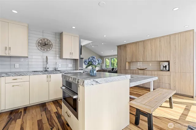 $1,999,000 | 2500 171 Avenue Southeast, Bellevue, WA 98008