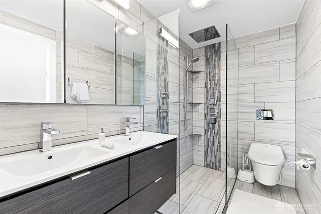 $1,999,000 | 2500 171 Avenue Southeast, Bellevue, WA 98008