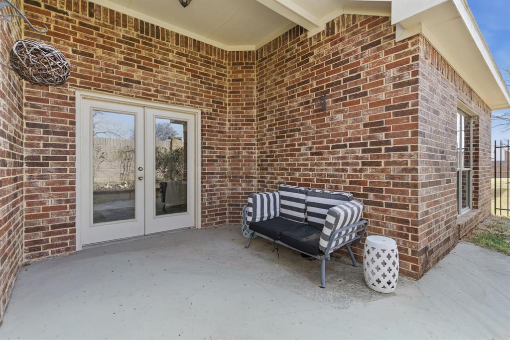 813 Chase Circle Hurst, TX 76053 - Photo 35 of 40 a view of a patio with chairs