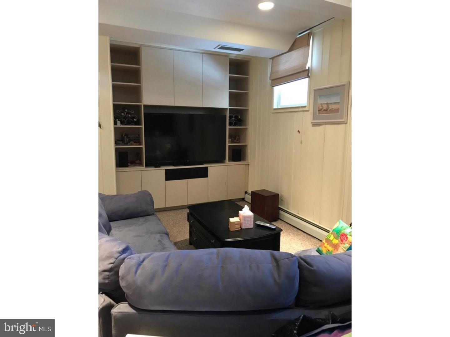 2752 South Kent Road Broomall, PA 19008 - Photo 14 of 25 Family Room